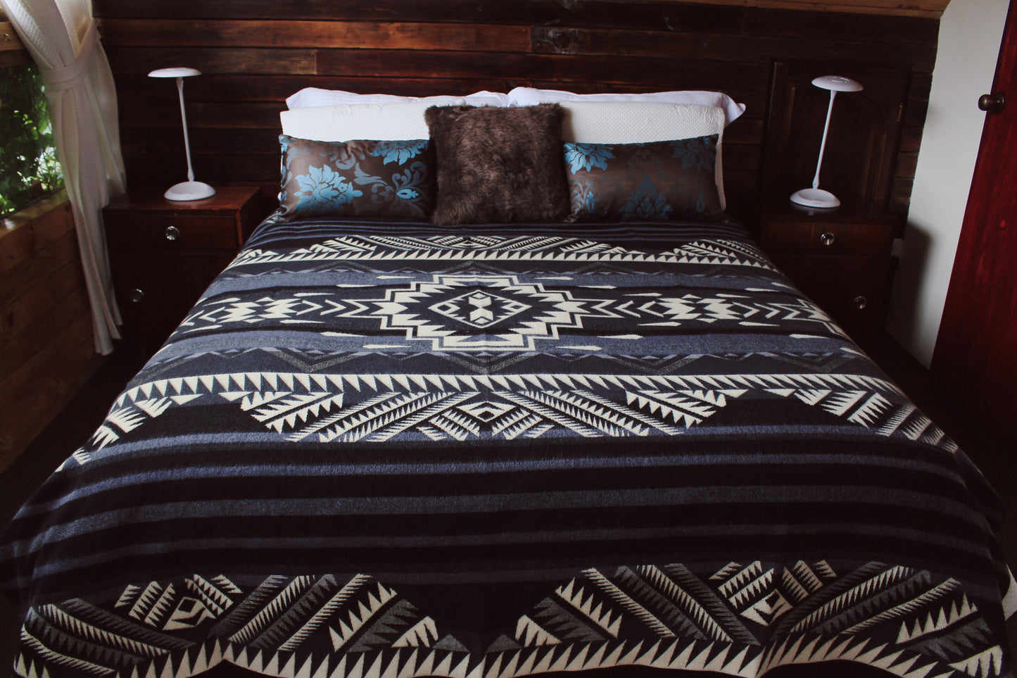 Ultra-Soft Alpaca Wool Southwest Queen Blanket - Black Bear