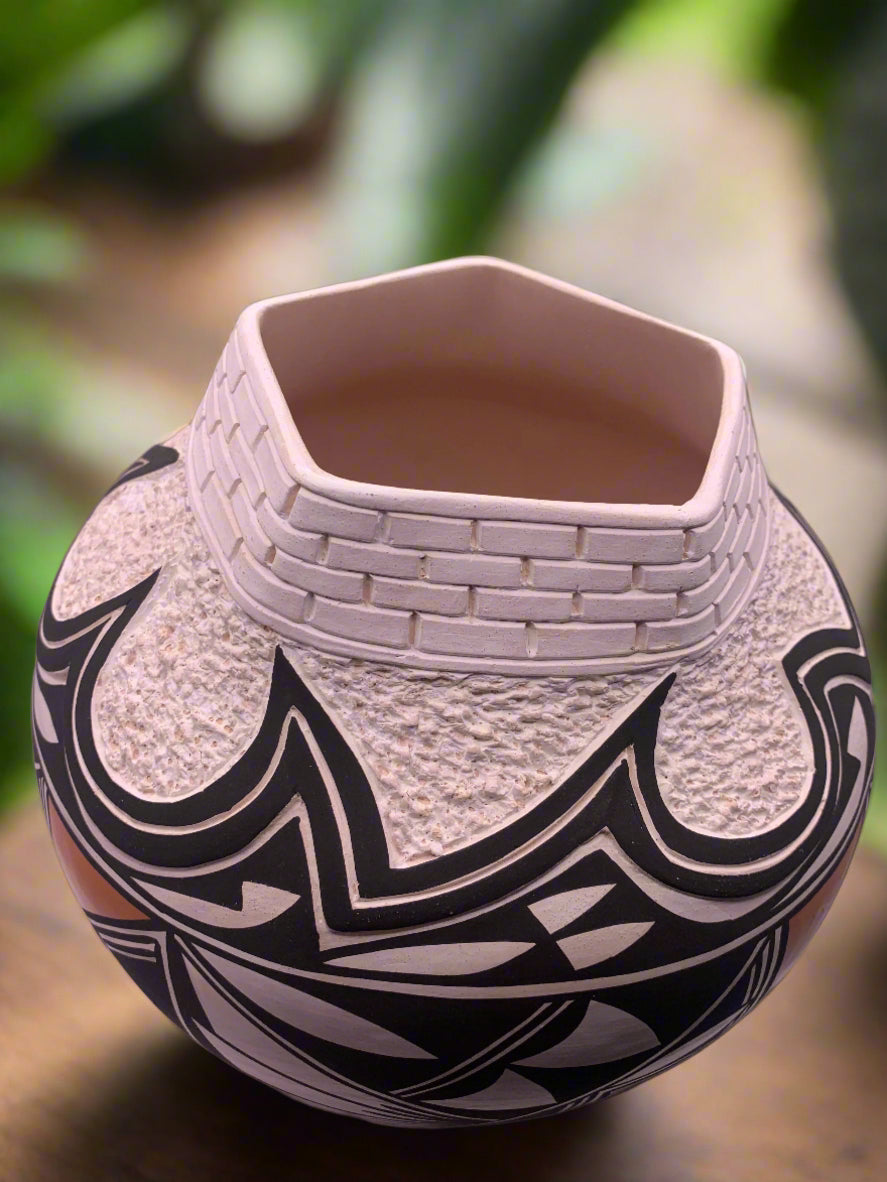 Native American Acoma Pottery by E. Antonio NM – Textured Rim