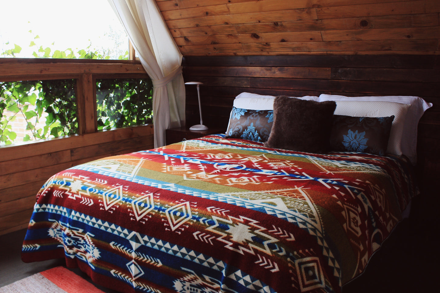 Ultra-Soft Alpaca Wool Southwest Queen Blanket - Black Canyon