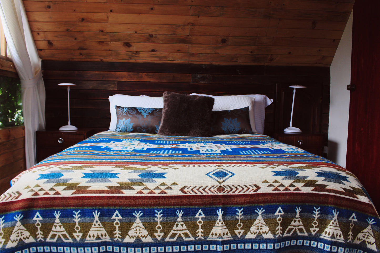 Ultra-Soft Alpaca Wool Southwest Queen Blanket - Swimming Fox