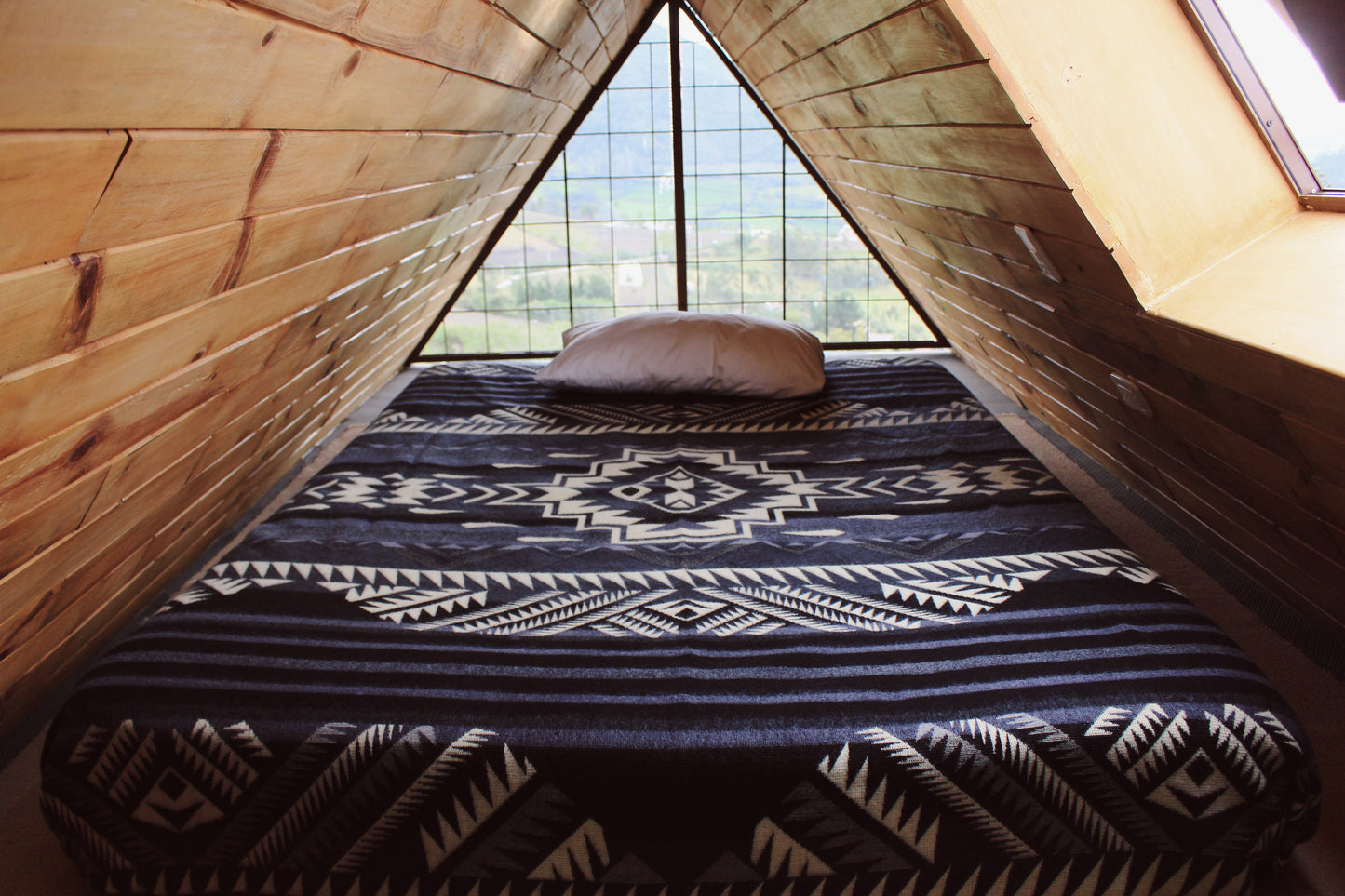 Ultra-Soft Alpaca Wool Southwest Queen Blanket - Black Bear