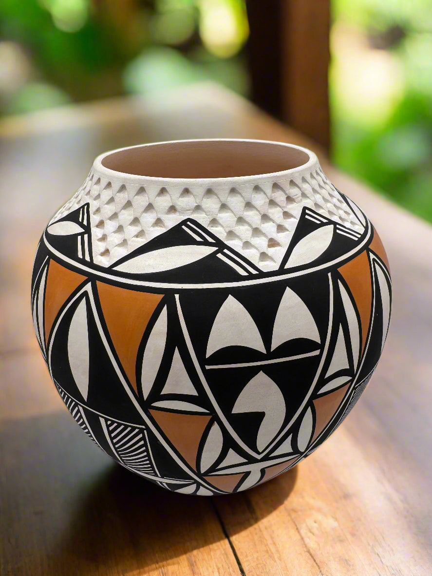 Native American Acoma Pottery by E. Antonio NM – Diamond Pattern