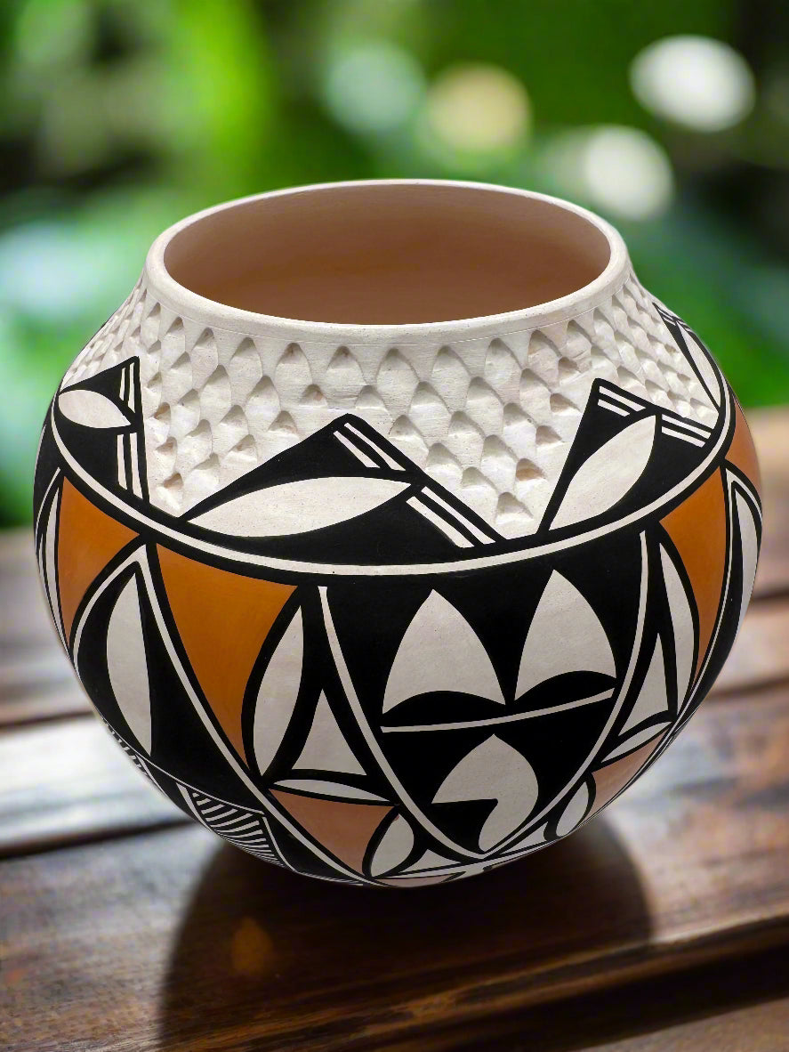 Native American Acoma Pottery by E. Antonio NM – Diamond Pattern